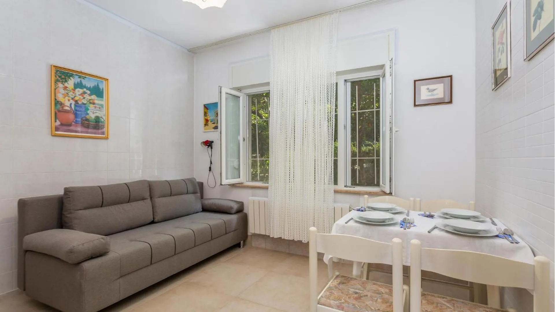 1 Bedroom Lovely Apartment In Silo Croatia